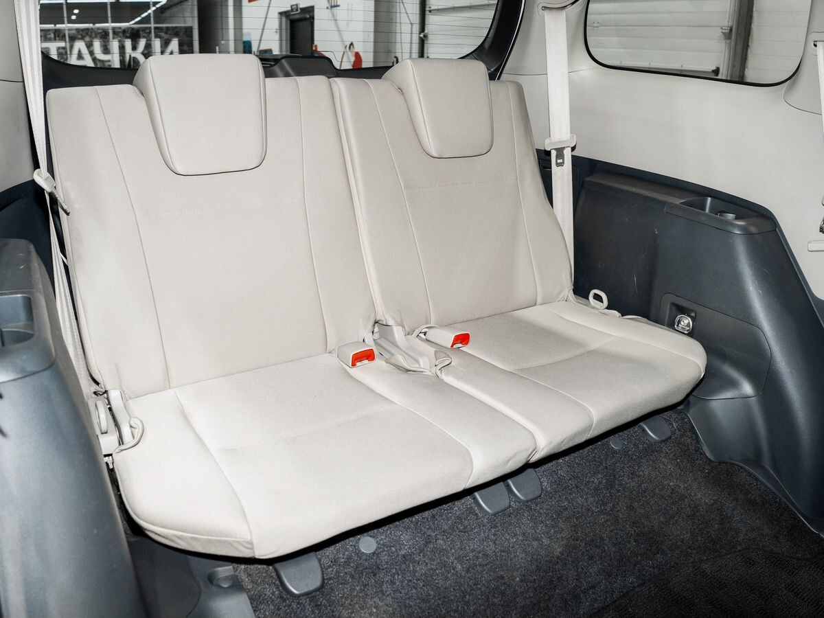 Toyota Wish 2010 - фото автомобиля