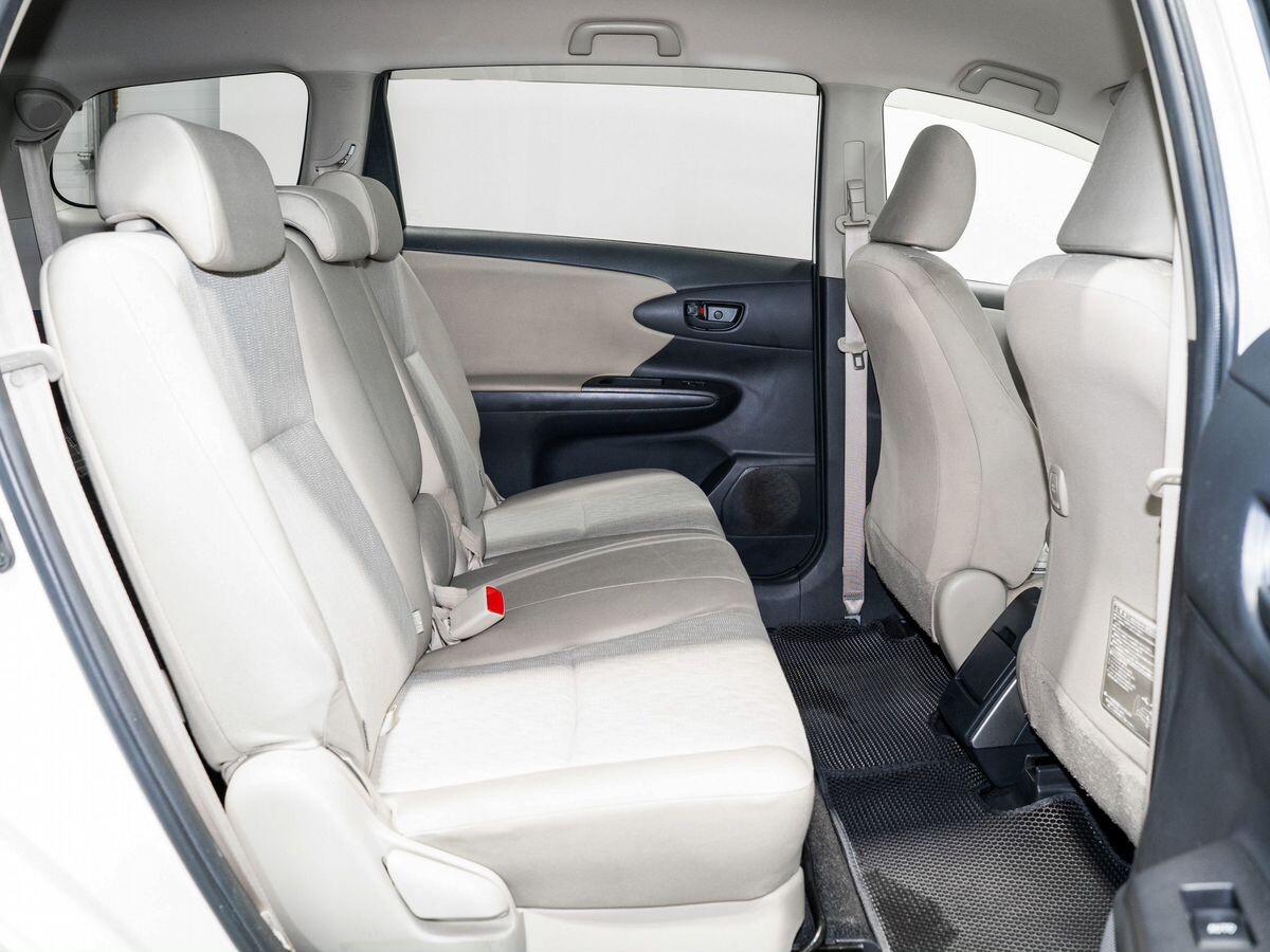 Toyota Wish 2010 - фото автомобиля