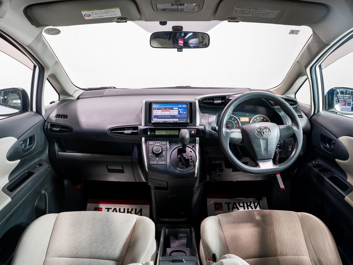 Toyota Wish 2010 - фото автомобиля