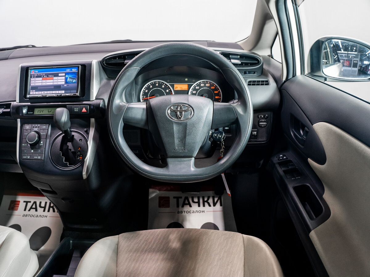 Toyota Wish 2010 - фото автомобиля