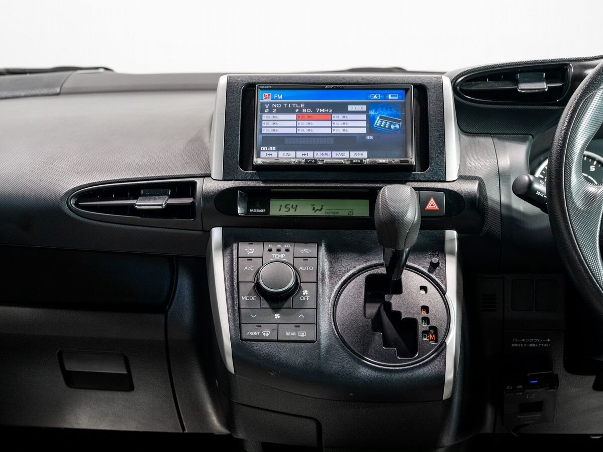Toyota Wish 2010 - фото автомобиля