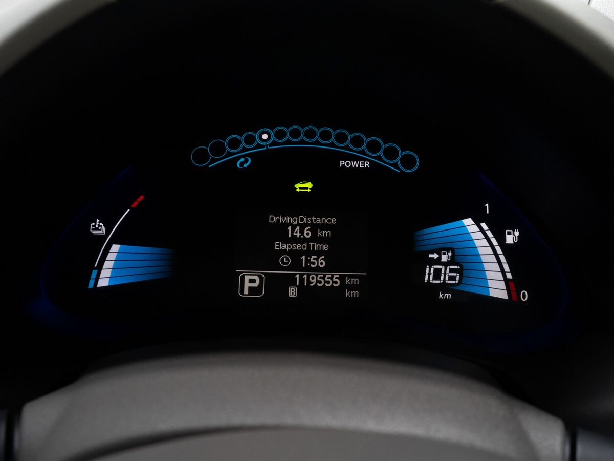 Nissan Leaf 2011 - фото автомобиля