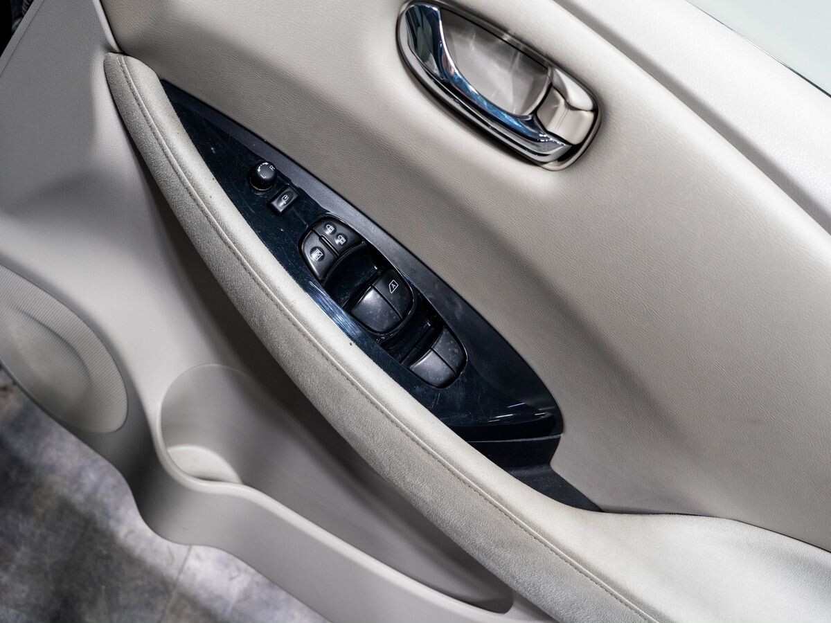 Nissan Leaf 2011 - фото автомобиля