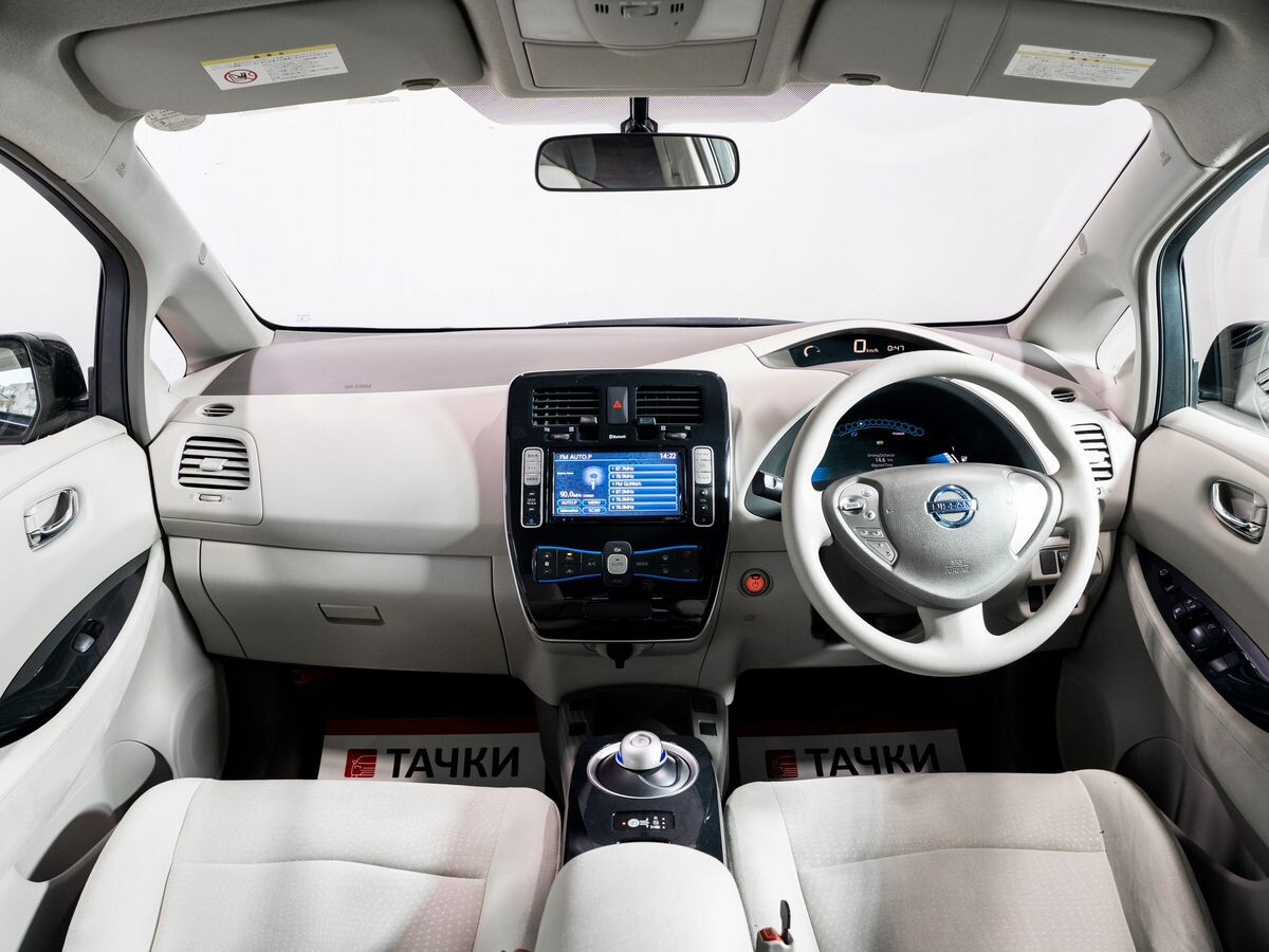 Nissan Leaf 2011 - фото автомобиля