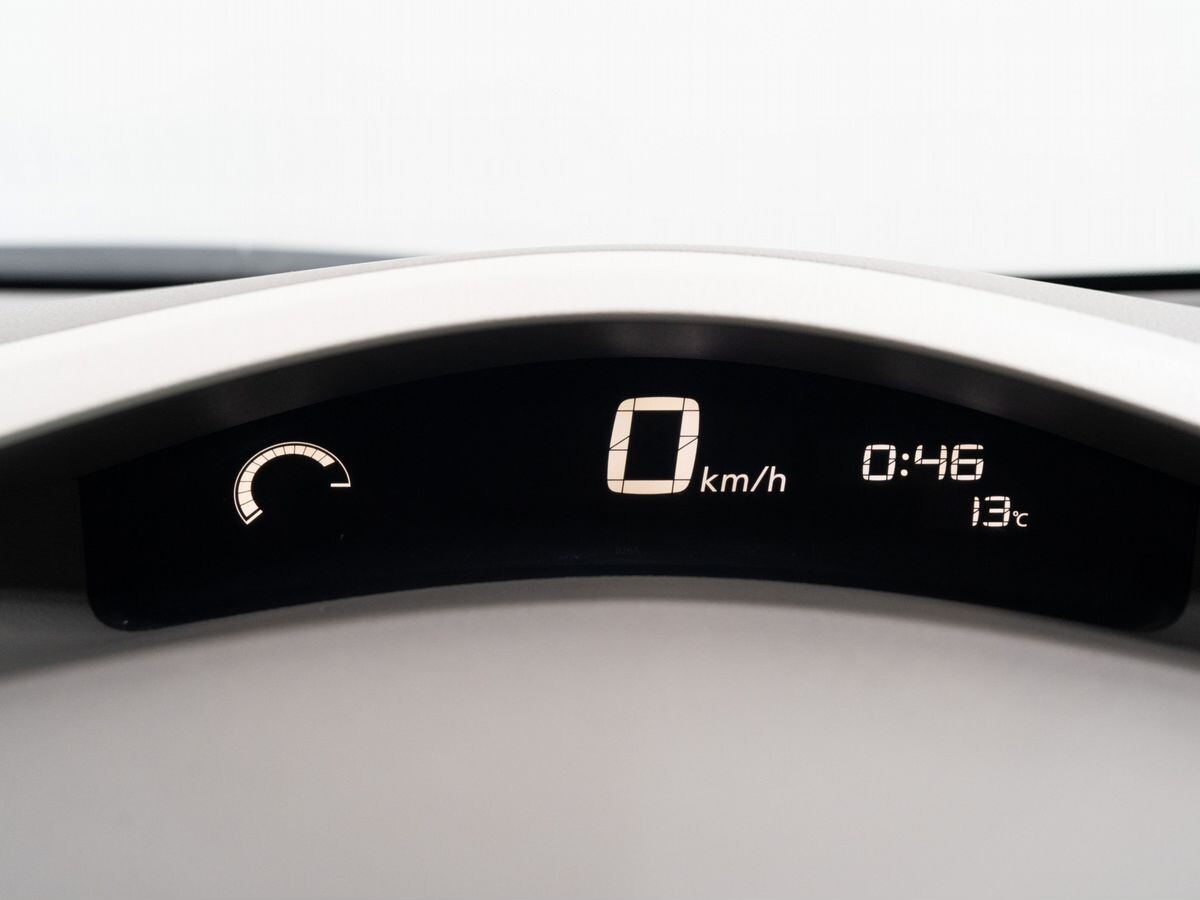 Nissan Leaf 2011 - фото автомобиля