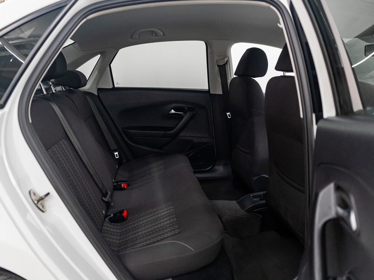 Volkswagen Polo 2016 - фото автомобиля