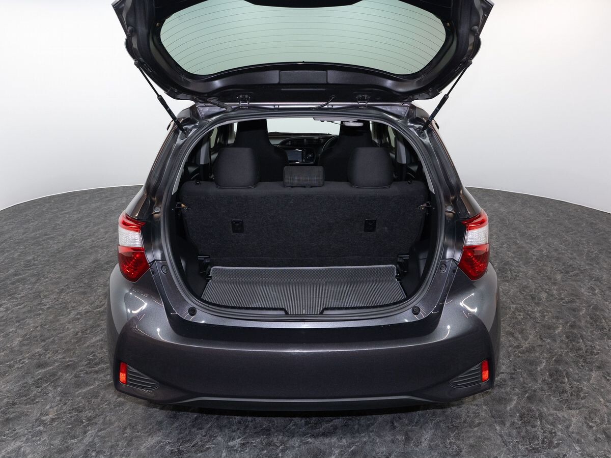 Toyota Vitz 2018 - фото автомобиля