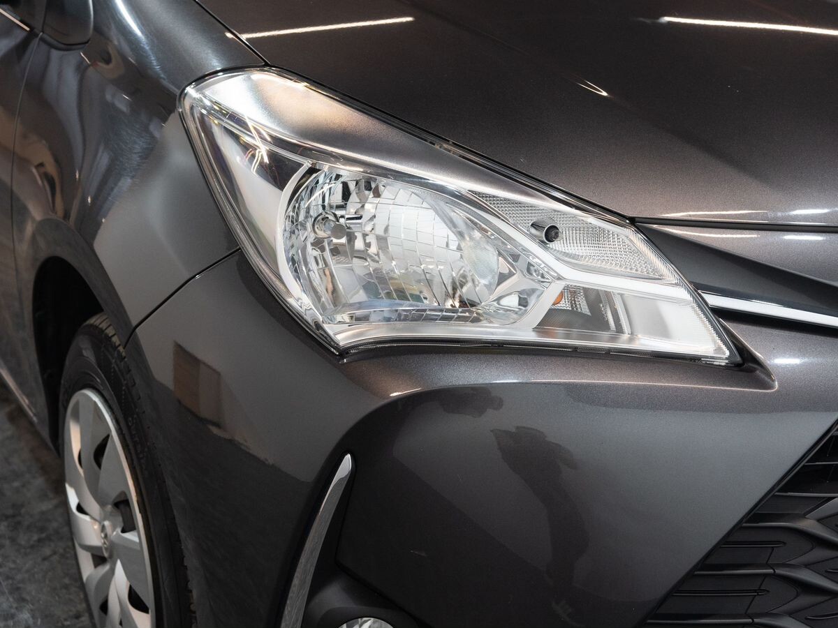 Toyota Vitz 2018 - фото автомобиля