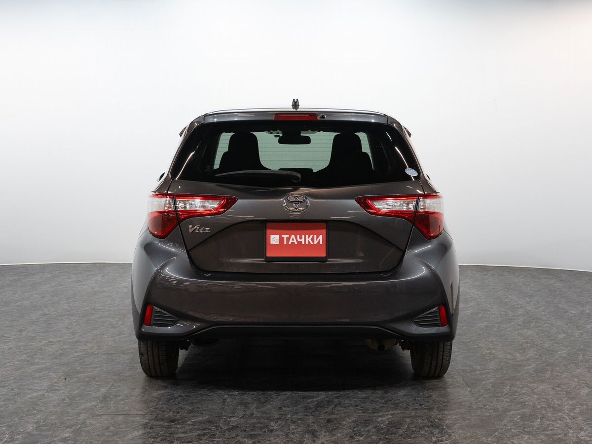Toyota Vitz 2018 - фото автомобиля