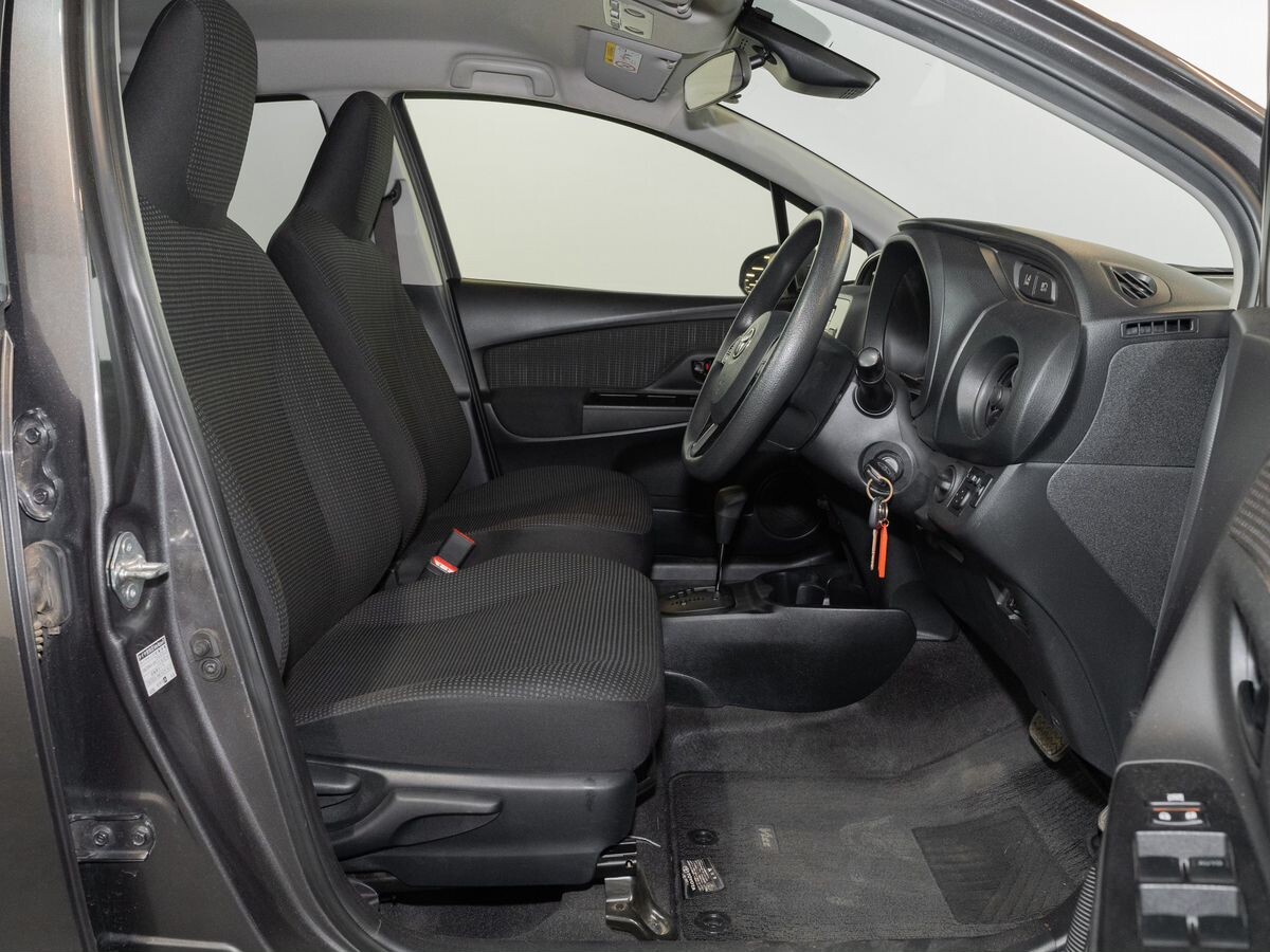 Toyota Vitz 2018 - фото автомобиля