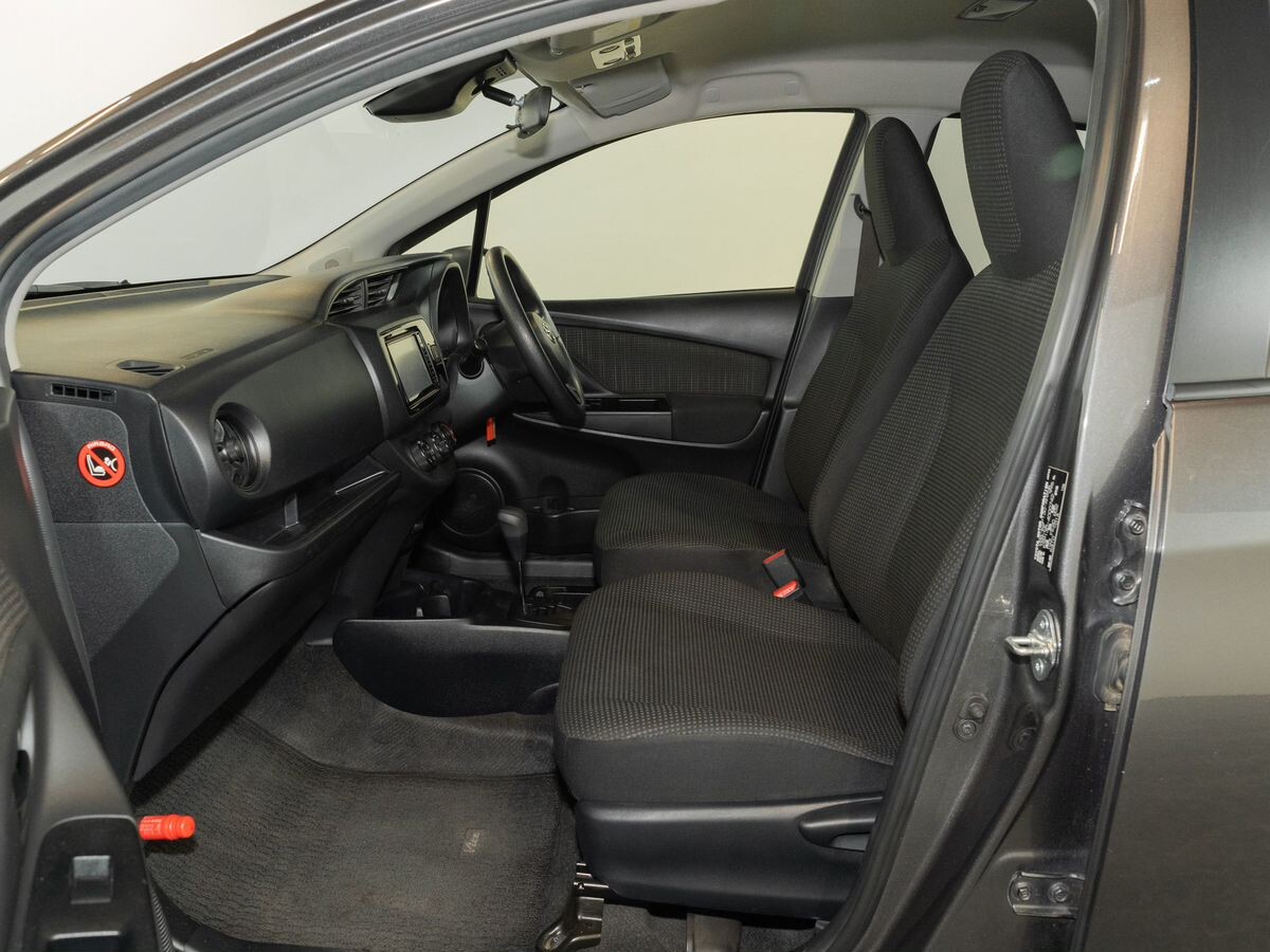 Toyota Vitz 2018 - фото автомобиля