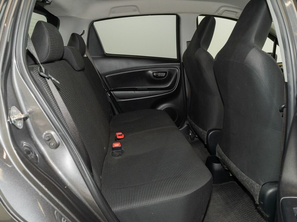 Toyota Vitz 2018 - фото автомобиля
