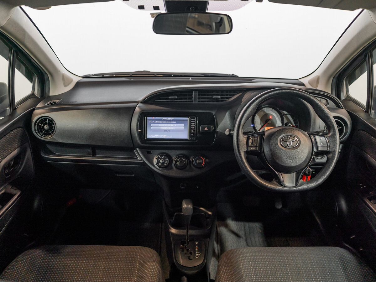 Toyota Vitz 2018 - фото автомобиля