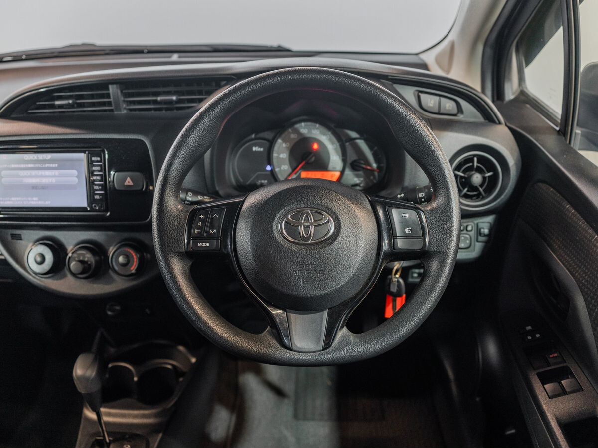 Toyota Vitz 2018 - фото автомобиля