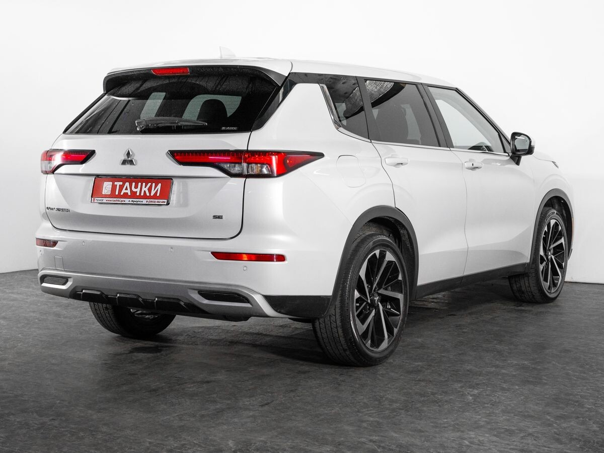 Mitsubishi Outlander 2022 - фото автомобиля