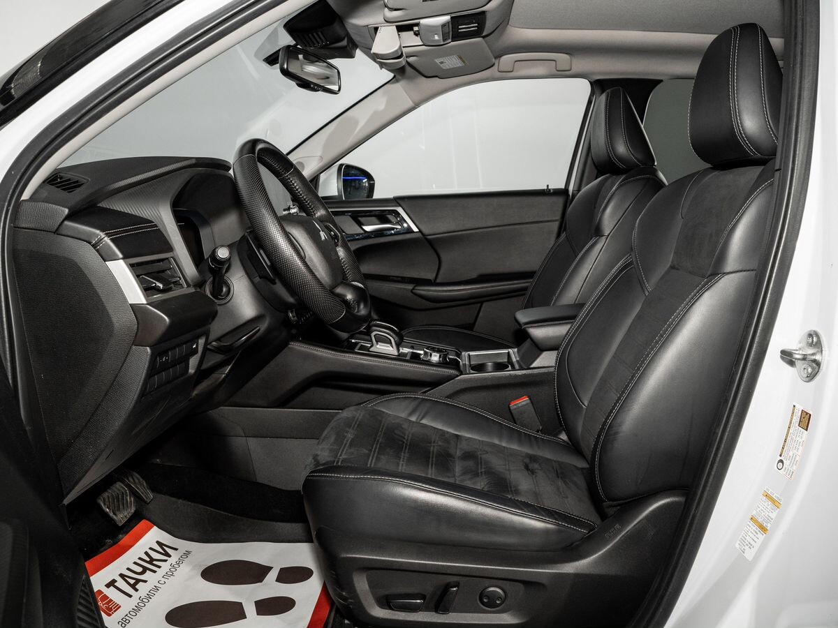 Mitsubishi Outlander 2022 - фото автомобиля