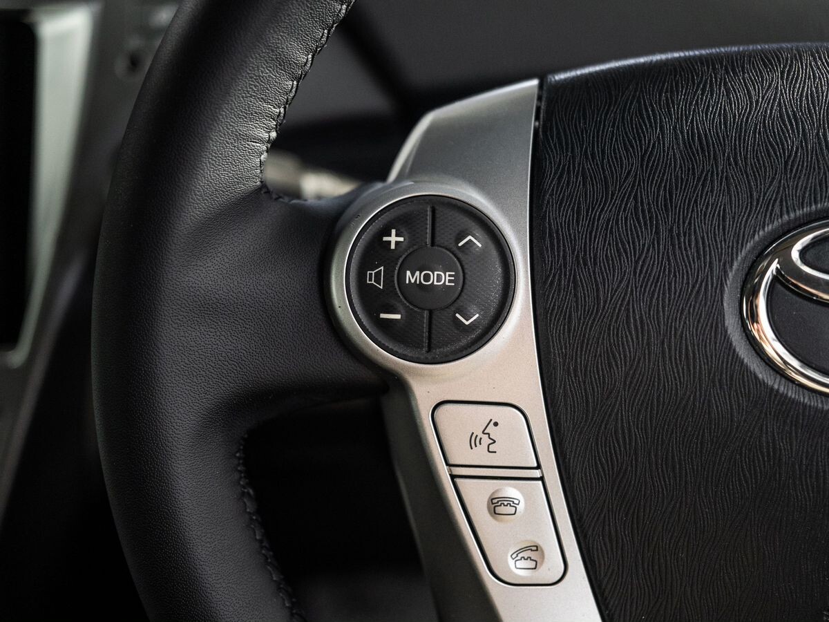 Toyota Prius 2013 - фото автомобиля