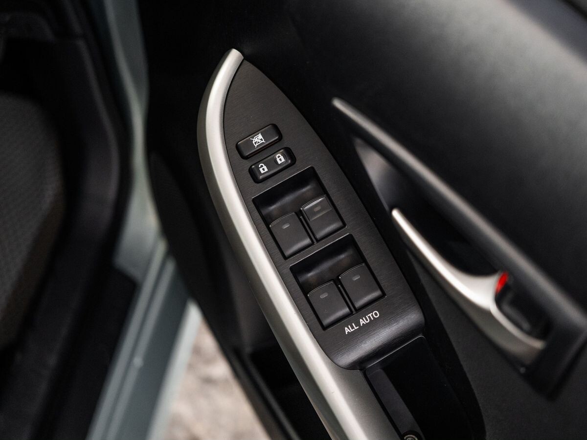 Toyota Prius 2013 - фото автомобиля
