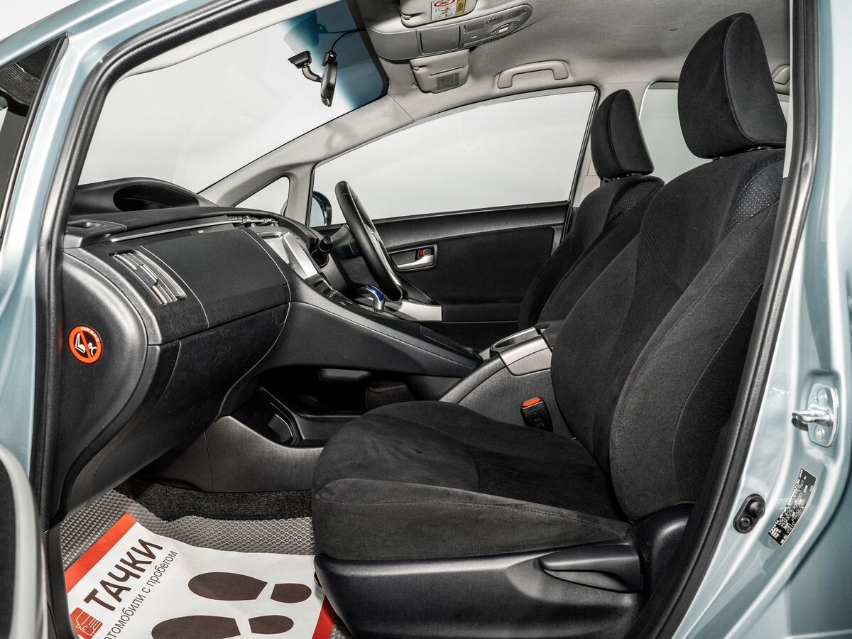 Toyota Prius 2013 - фото автомобиля