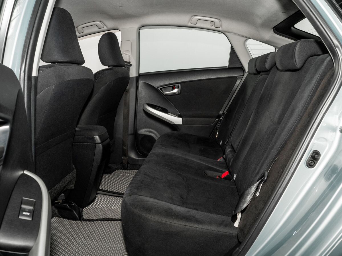 Toyota Prius 2013 - фото автомобиля