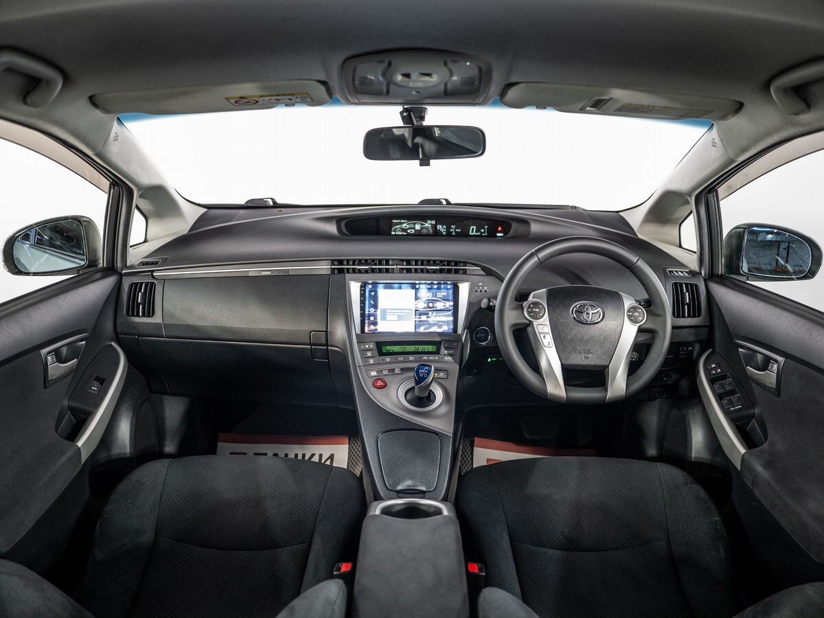 Toyota Prius 2013 - фото автомобиля