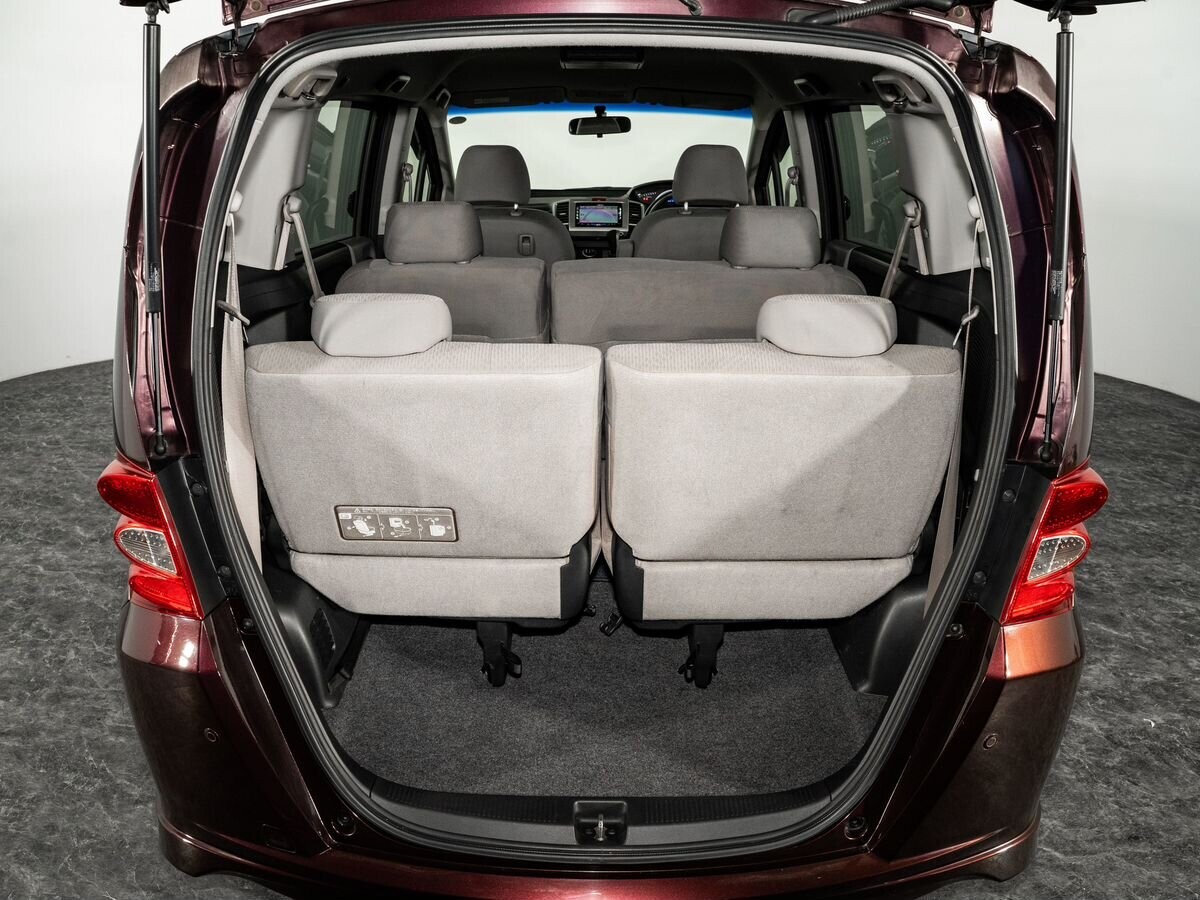 Honda Freed 2011 - фото автомобиля