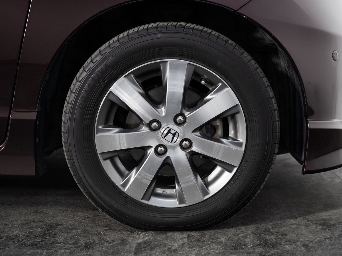 Honda Freed 2011 - фото автомобиля