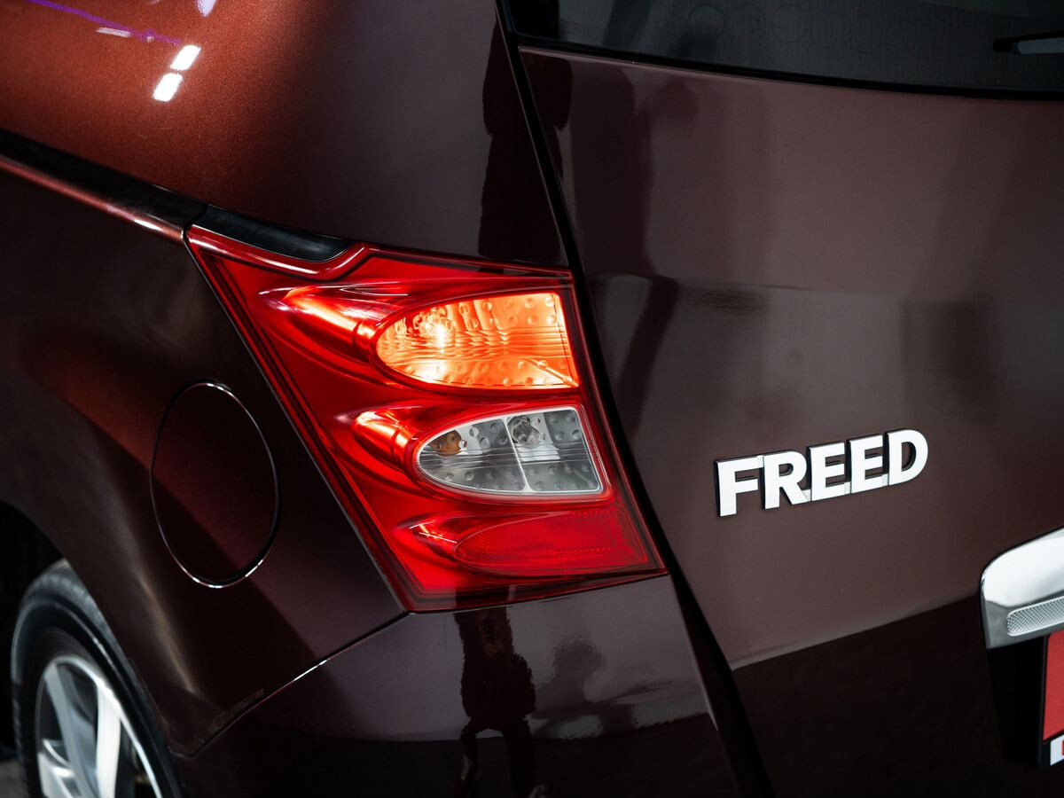 Honda Freed 2011 - фото автомобиля
