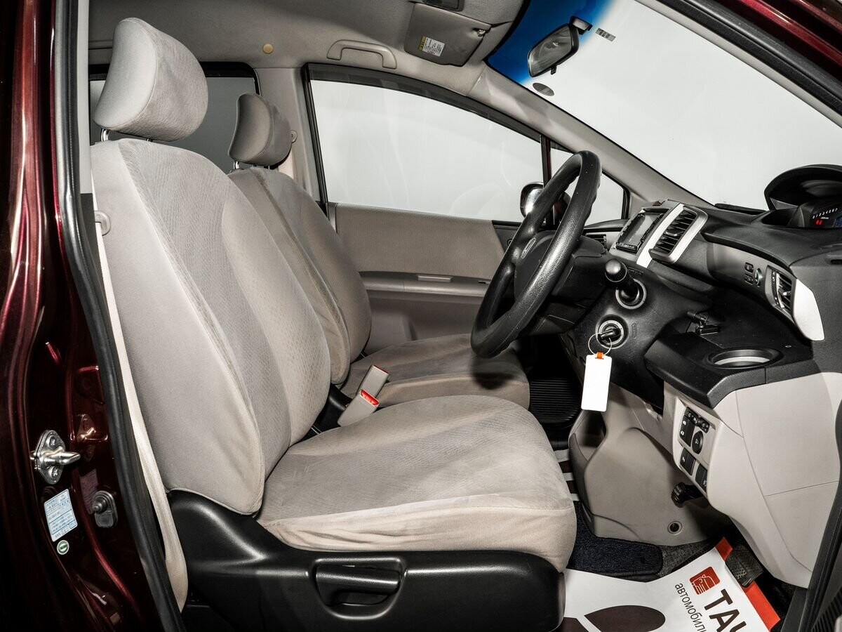 Honda Freed 2011 - фото автомобиля