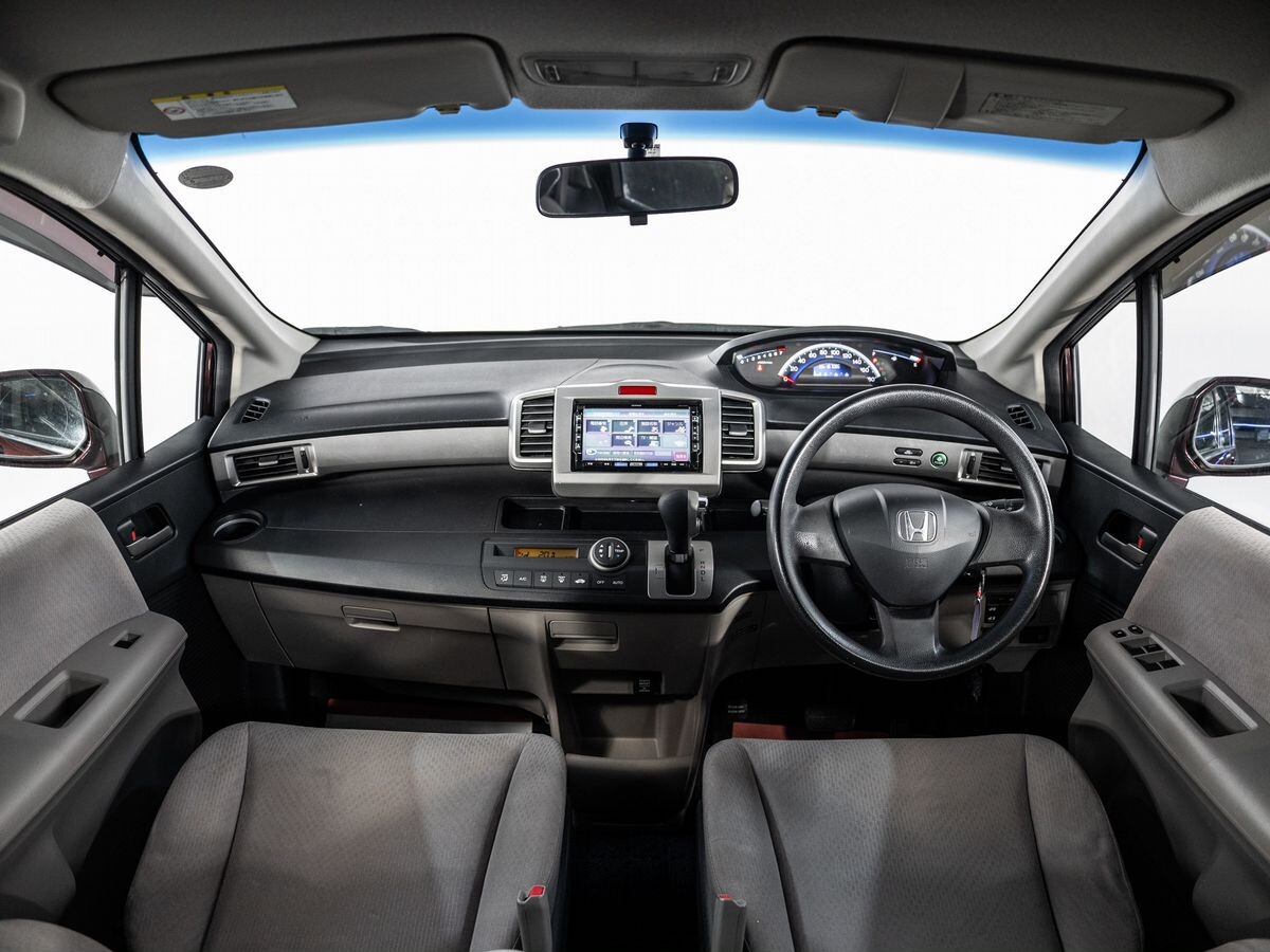 Honda Freed 2011 - фото автомобиля
