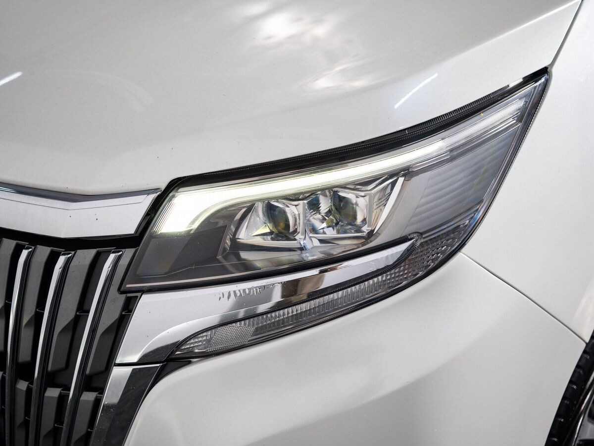Toyota Esquire 2017 - фото автомобиля