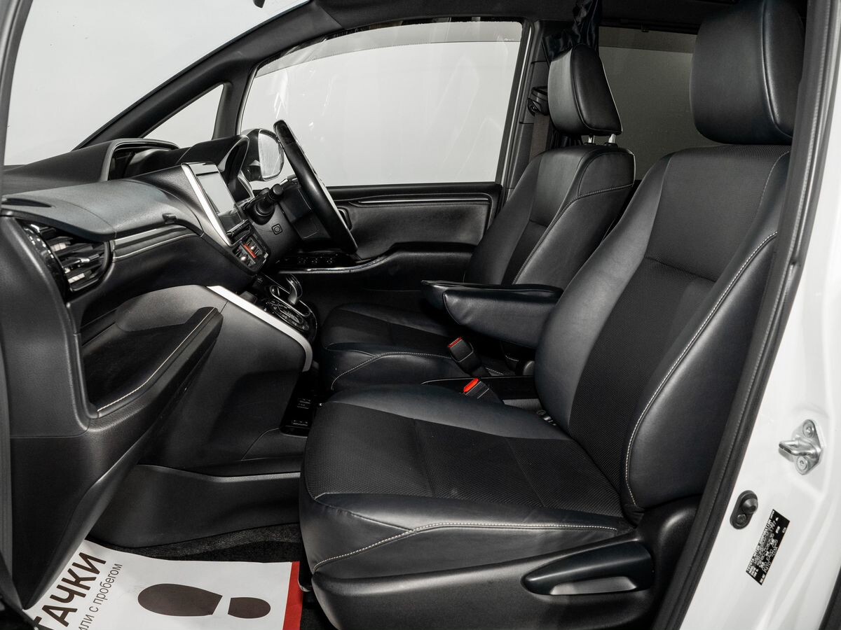 Toyota Esquire 2017 - фото автомобиля