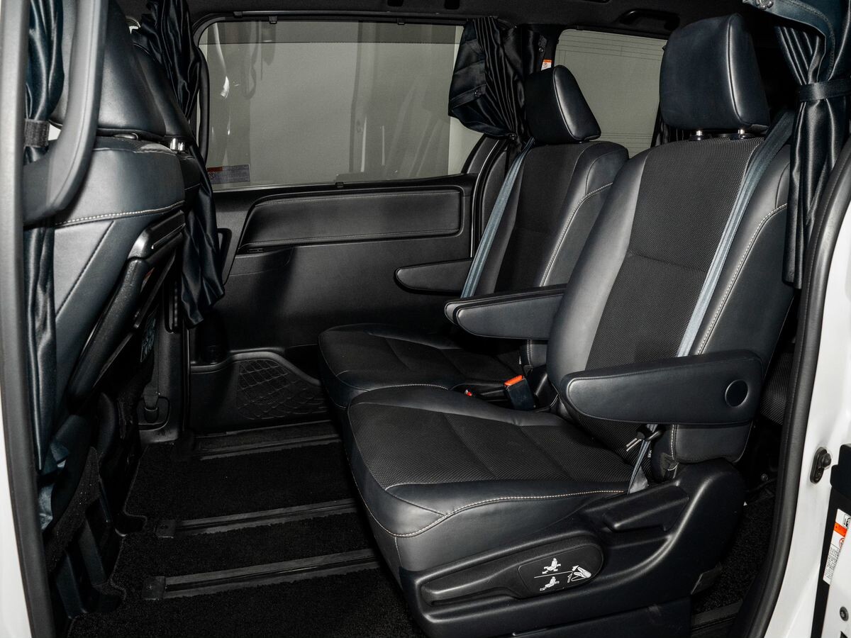 Toyota Esquire 2017 - фото автомобиля