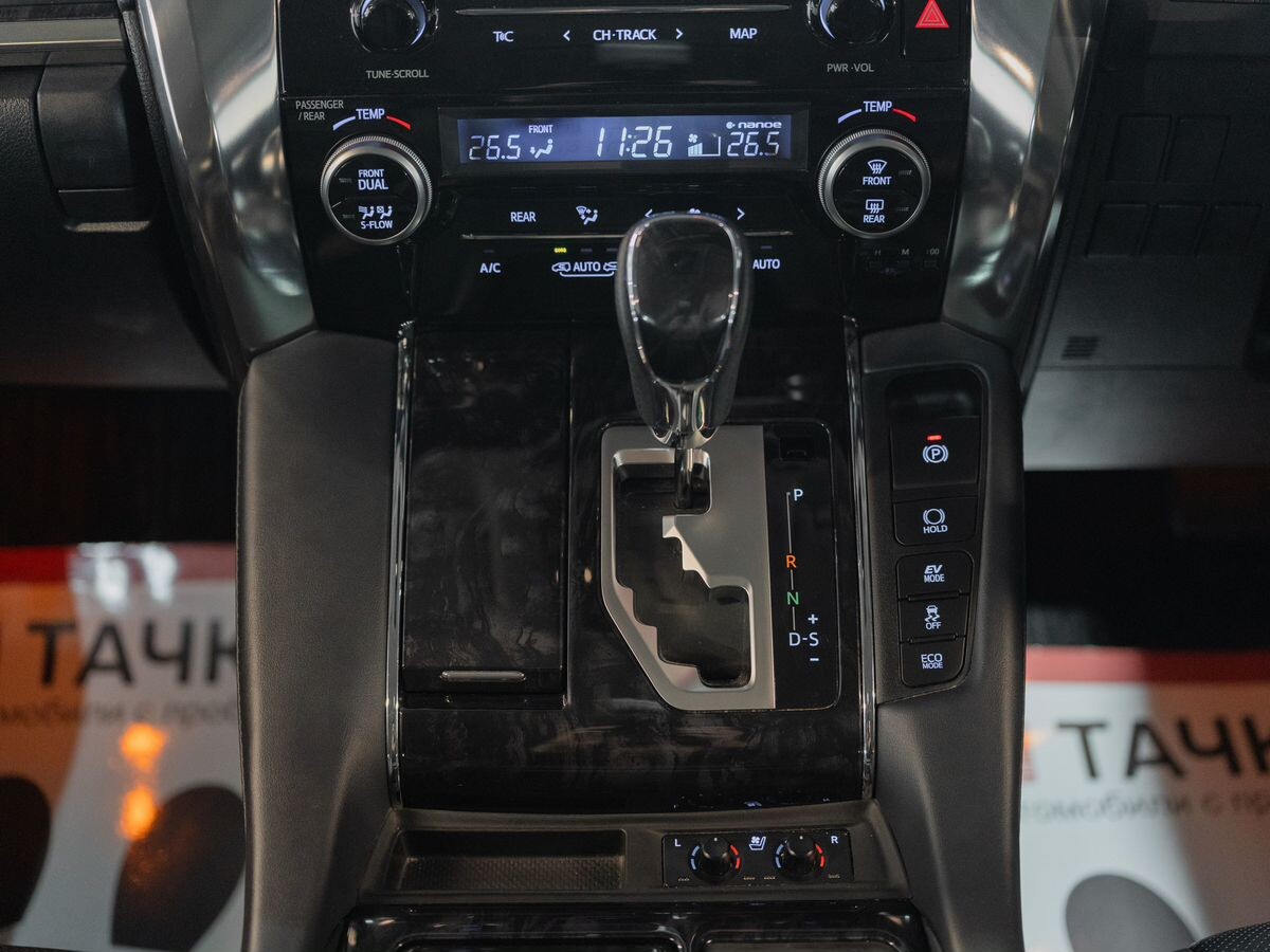 Toyota Alphard 2020 - фото автомобиля
