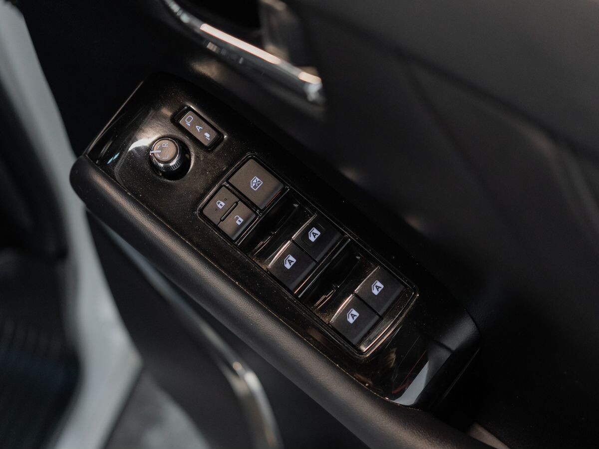 Toyota Alphard 2020 - фото автомобиля