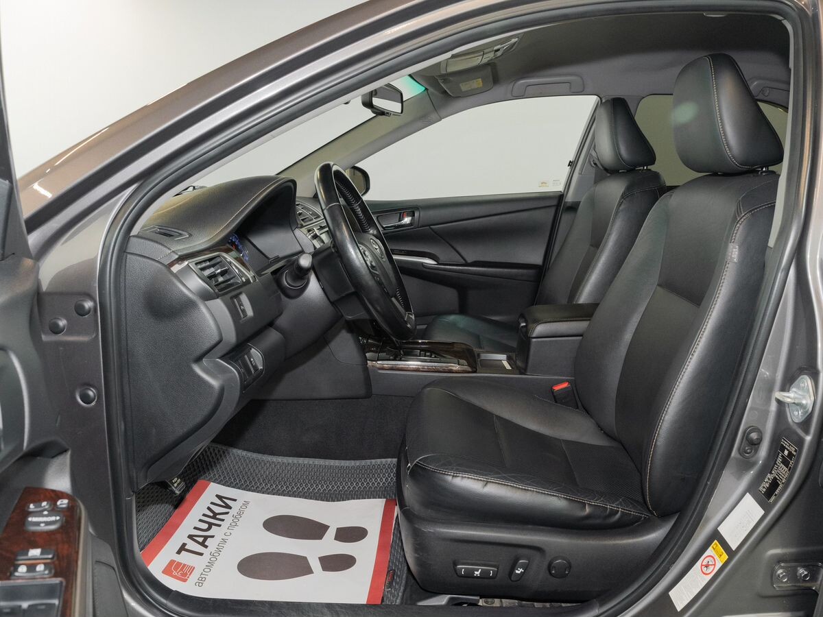 Toyota Camry 2015 - фото автомобиля