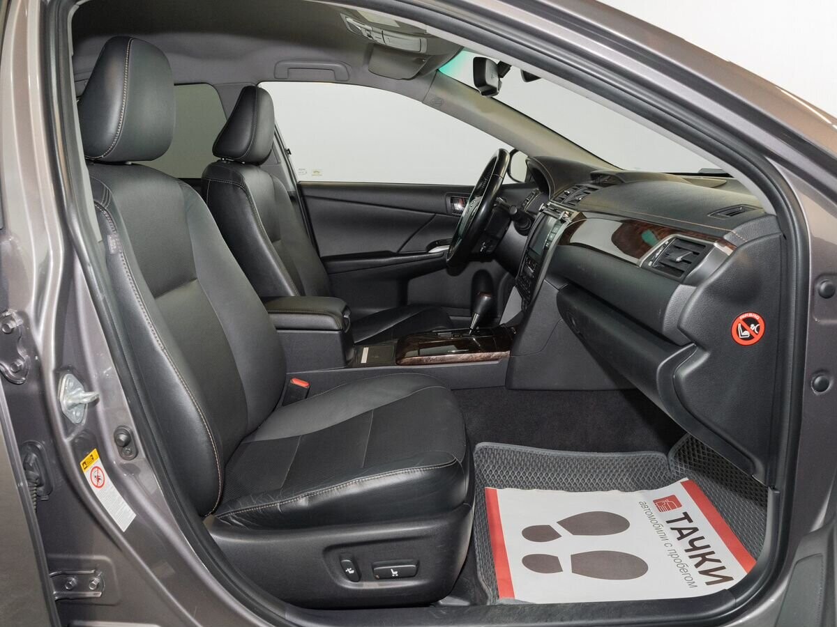 Toyota Camry 2015 - фото автомобиля