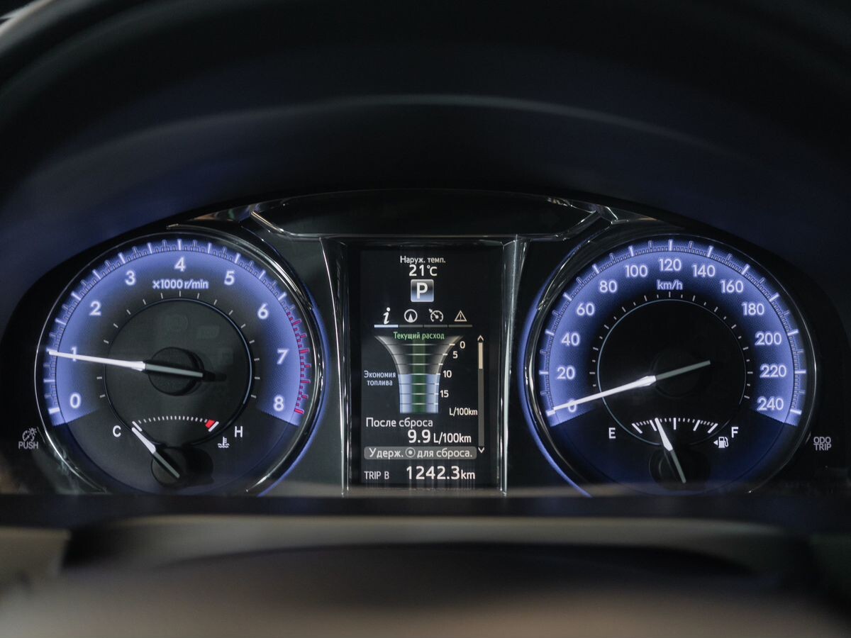 Toyota Camry 2015 - фото автомобиля