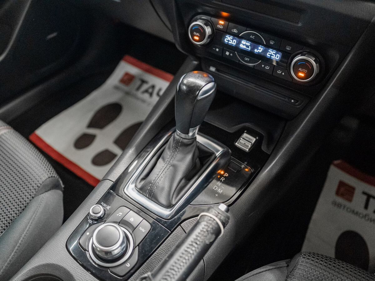 Mazda Axela 2017 - фото автомобиля