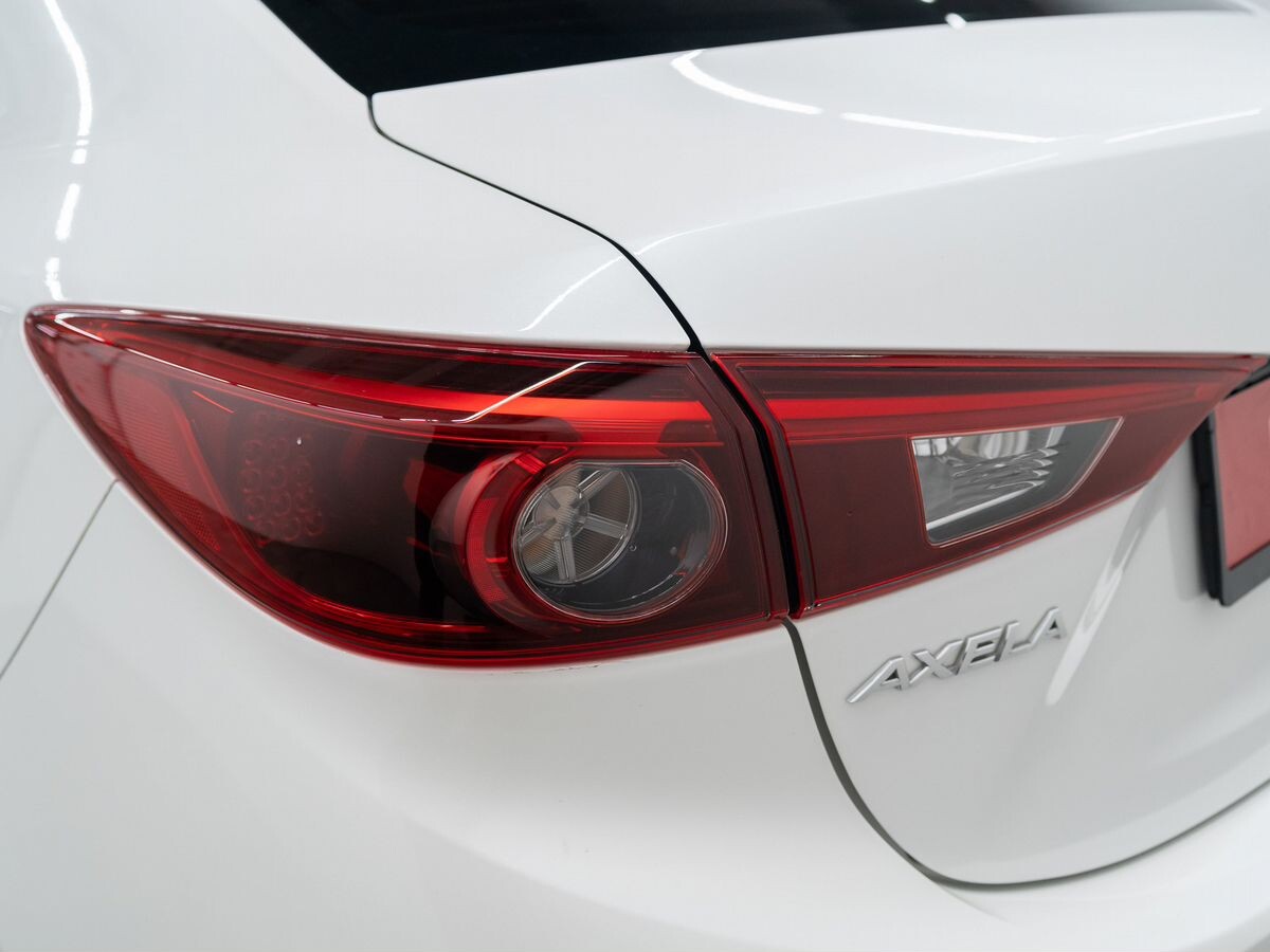 Mazda Axela 2017 - фото автомобиля
