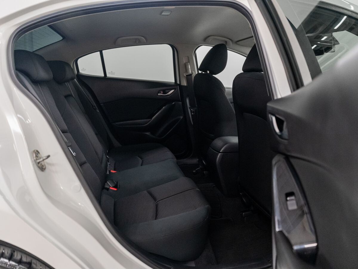 Mazda Axela 2017 - фото автомобиля