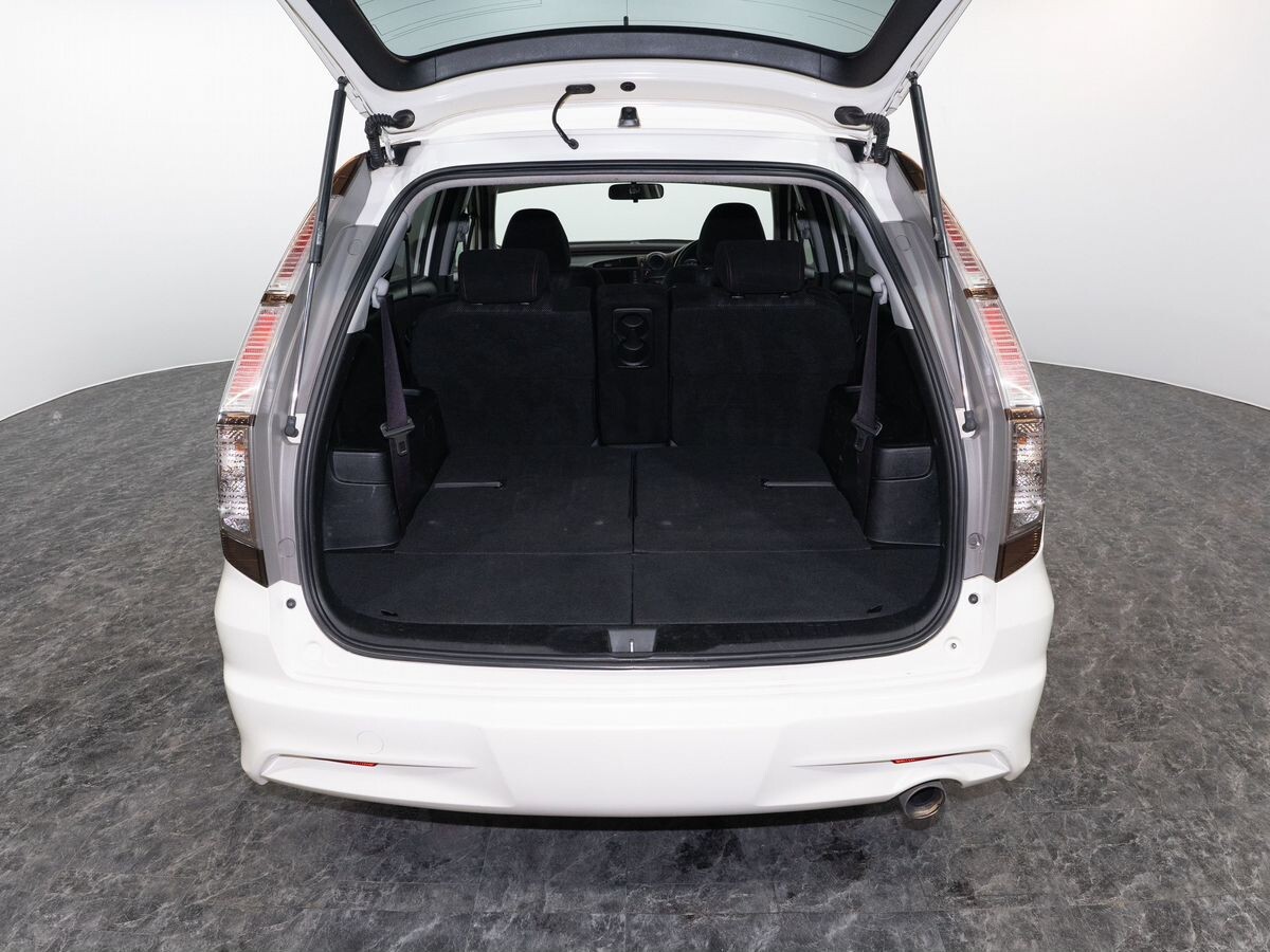 Honda Stream 2010 - фото автомобиля