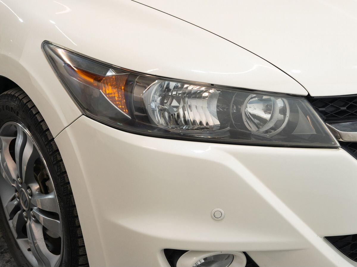 Honda Stream 2010 - фото автомобиля