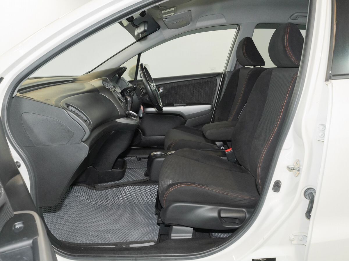 Honda Stream 2010 - фото автомобиля