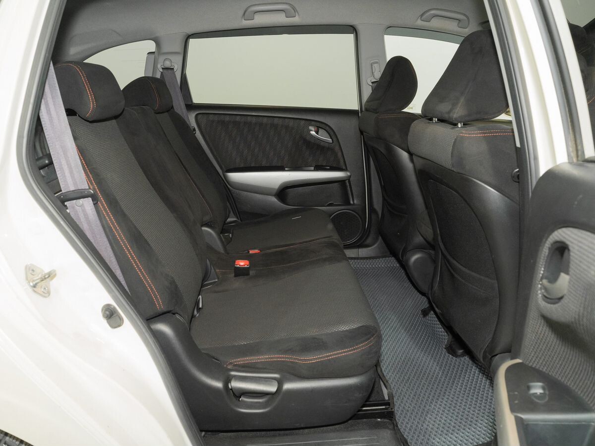 Honda Stream 2010 - фото автомобиля