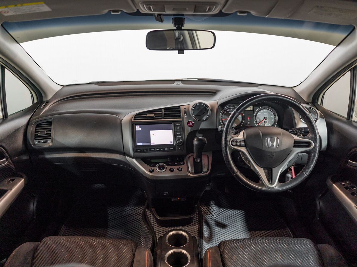 Honda Stream 2010 - фото автомобиля