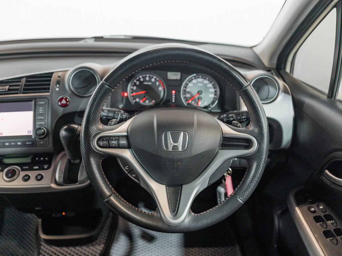 Honda Stream 2010 - фото автомобиля
