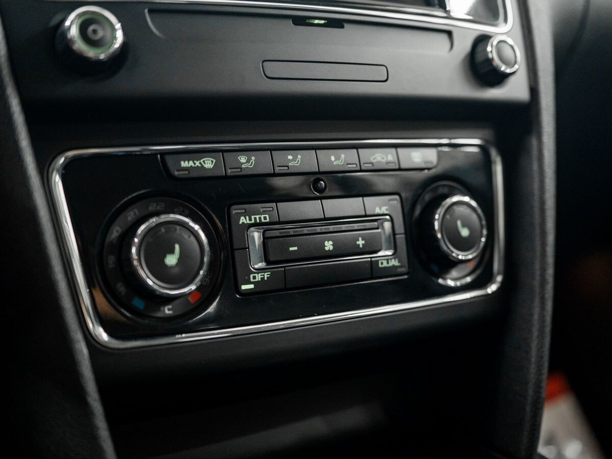 Skoda Superb 2014 - фото автомобиля