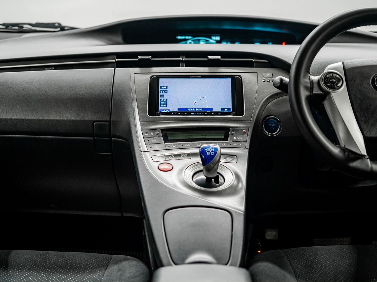 Toyota Prius 2012 - фото автомобиля