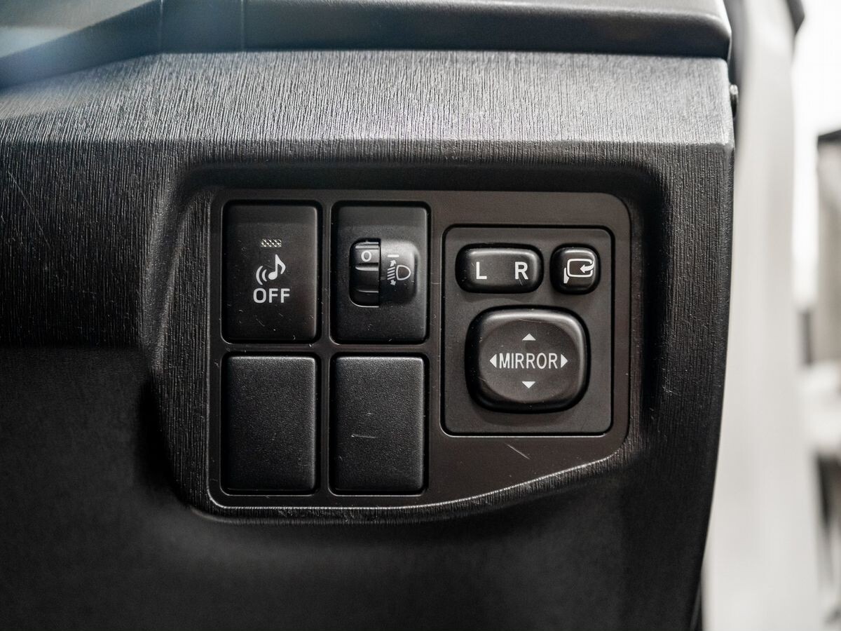 Toyota Prius 2012 - фото автомобиля